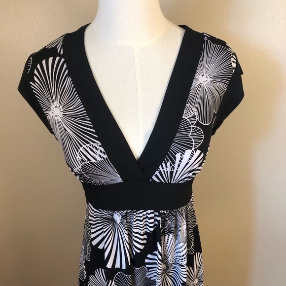 Speechless Made in USA Black & White V Neck Floral Dress with Tieback Size M - Picture 2 of 9